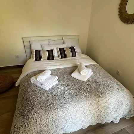 Angelina Villa *